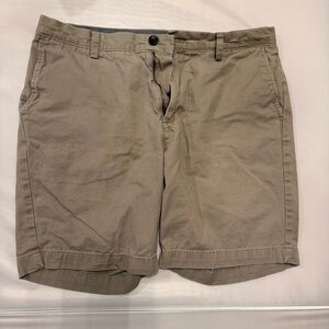 Amazon Essentials Men's Khaki Flat Front Shorts Size 34